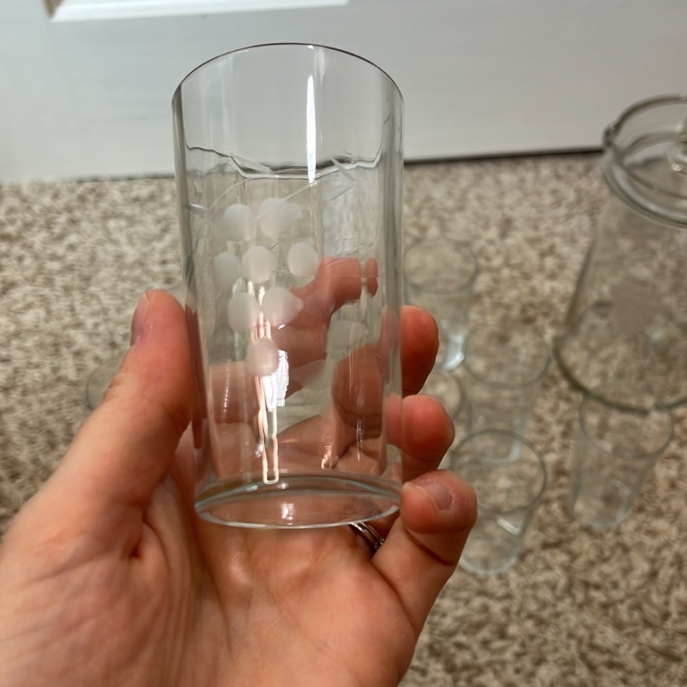 Vintage Grape Etched Carafe Pitcher w/ 11 Matching Glasses - Picture 14 of 14